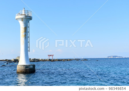 勇次郎燈塔和名島鳥居 98349854