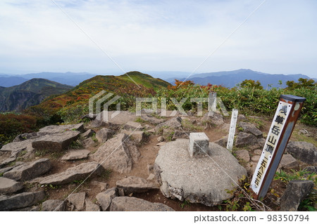新潟福島邊境的淺草山 淺草山峰會 2022 年 10 月 3 日 新潟福島邊境的淺草山 淺草山峰會 2022 年 10 月 3 日 98350794