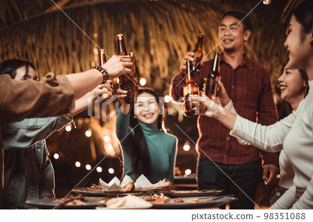 group of people celebrating outdoors in the garden by drinking beer 98351088
