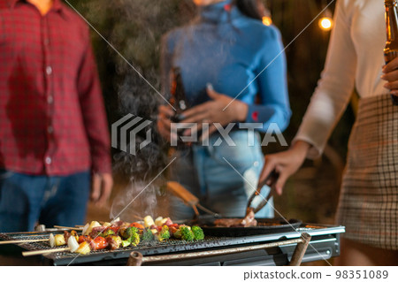 Close-up photo of a barbecue party 98351089