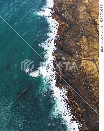 Vertical view of rocky Iceland south shore  98351676