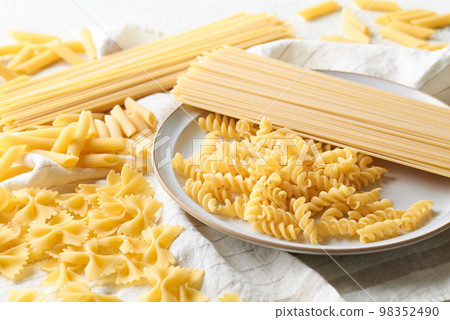 Various types of pasta 98352490