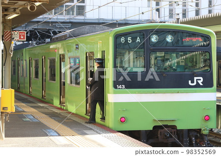 “JNR 201系列車”停在發車站 98352569