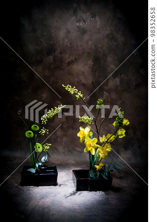 flower arrangement 98352658