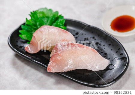 天然鰤魚握壽司 98352821