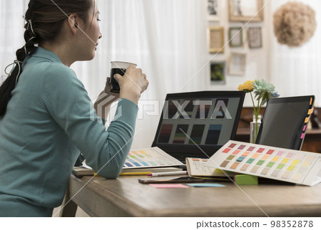 Female creator image Female creator image 98352878