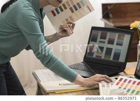 女性創作者形象 女性創作者形象 98352971