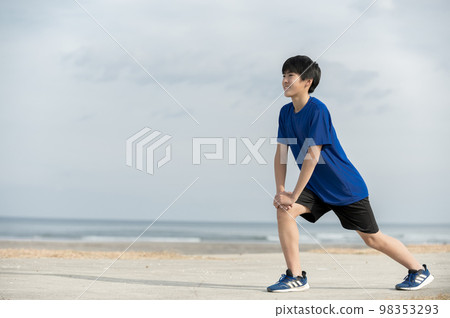 Junior high school boy warming up 98353293