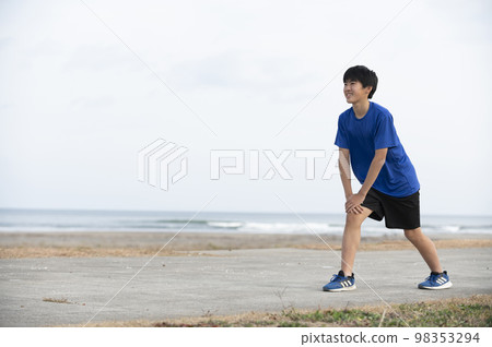 Junior high school boy warming up 98353294