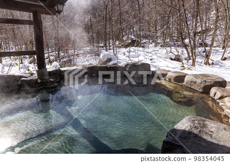 Yukimi open-air bath Shinhotaka Onsen 98354045