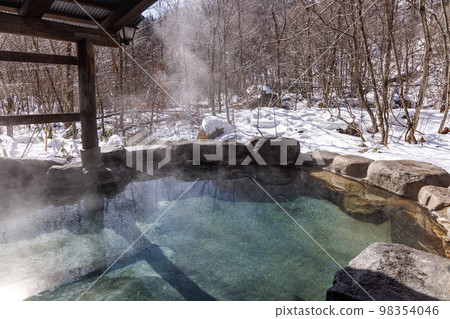 Yukimi open-air bath Shinhotaka Onsen 98354046