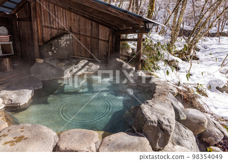 Yukimi open-air bath Shinhotaka Onsen 98354049