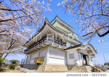 小牧市 盛開的櫻花和小牧山城 98355604