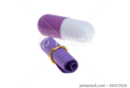 medical capsule isolated 98357020