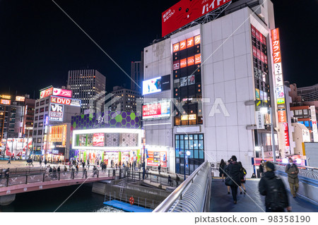 《神奈川縣》橫濱站西口Parnado街/夜市 《神奈川縣》橫濱站西口Parnado街/夜市 98358190