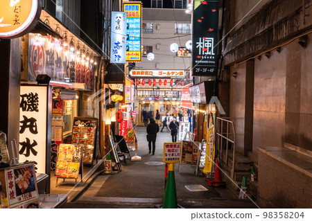 《神奈川縣》橫濱站西口小巷後巷酒吧街/夜市區 98358204