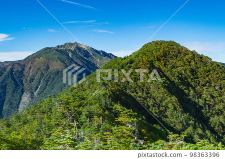 從長野縣北澤嶺出發的甲駒岳：二木山和戰場岳 98363396