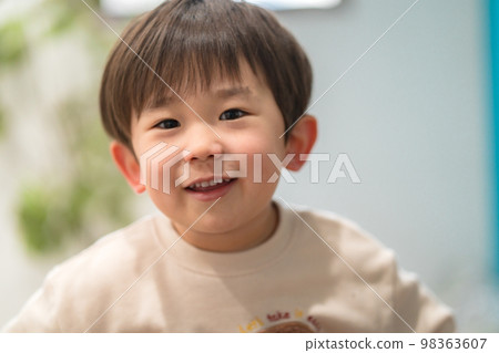 害羞的孩子 害羞的孩子 98363607