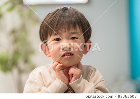 害羞的孩子 98363608