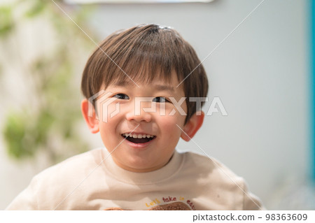 害羞的孩子 98363609