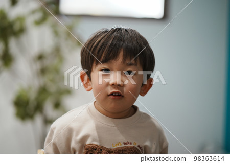 shy child shy child 98363614