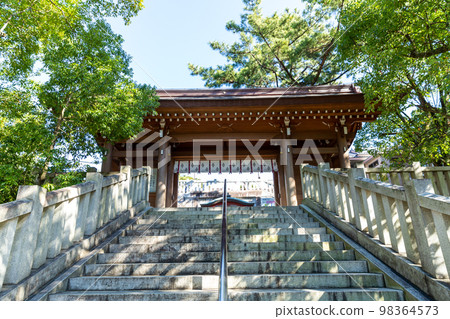 [日本] 千葉縣稻毛淺間神社參拜神社的樓梯和大門 98364573