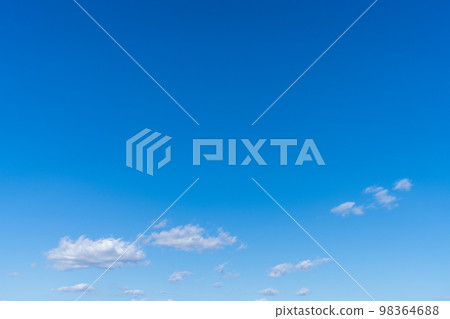 Blue sky / white clouds Blue sky / white clouds 98364688