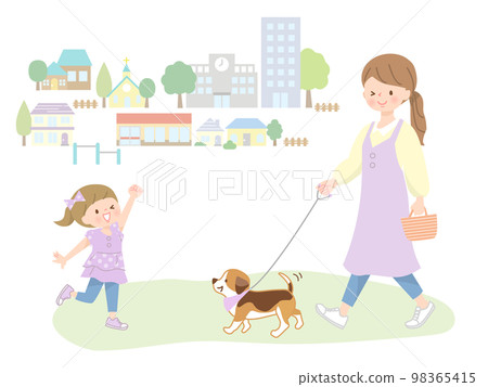 媽媽和女孩在公園遛狗 98365415