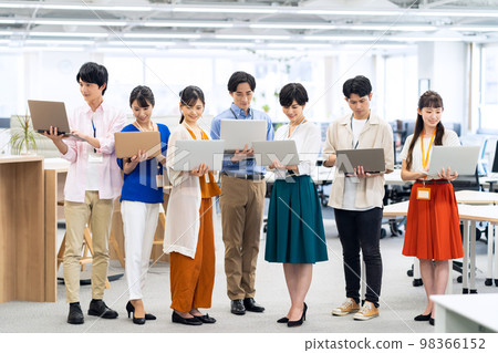 Meeting engineer business office office casual Meeting engineer business office office casual 98366152