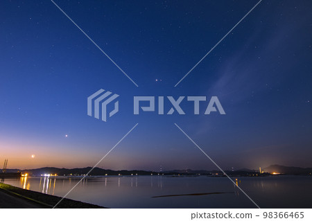 瀨戶內海星空風光 大組行星和有明月亮 2022/5/28 4:00 98366465