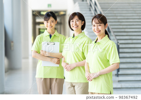 young care staff 98367492