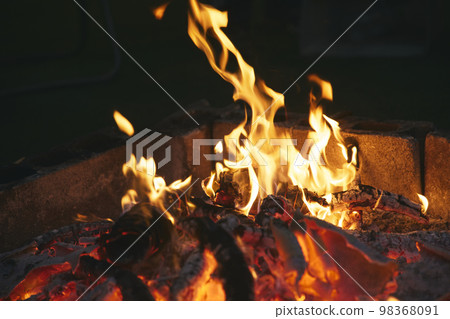 bonfire close up 98368091