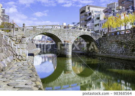 Meganebashi, a popular tourist spot in Nagasaki Meganebashi, a popular tourist spot in Nagasaki 98368564