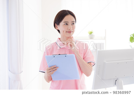 Caregiver portrait Caregiver portrait 98368997