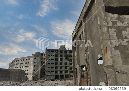 長崎縣端島的建築物 長崎縣端島的建築物 98369389