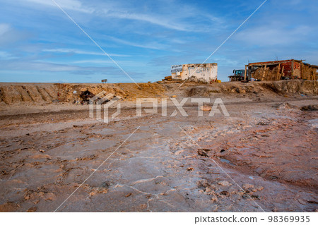Salt lake 98369935