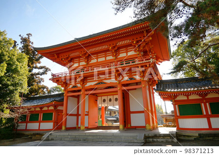 Romon Gate of Imamiya Shrine in Kita Ward, Kyoto City, where I visited in January 98371213