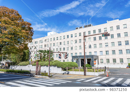 陽光明媚的埼玉縣埼玉縣埼玉縣廳 98371250