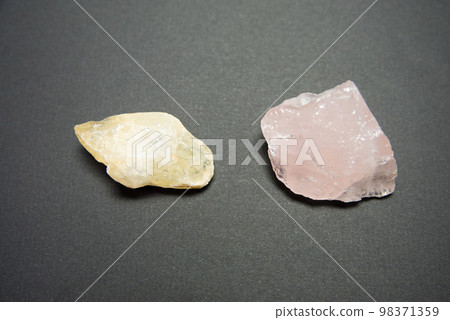 石英和紅石英 98371359