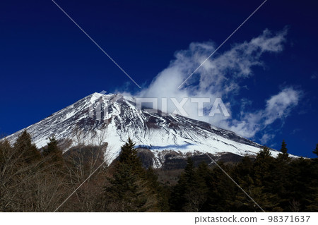 雲層上升的富士山 雲層上升的富士山 98371637