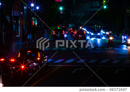 不忍街的夜間交通[夜景圖像] 98371697