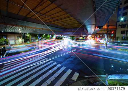 Night traffic under the Metropolitan Expressway No. 5 Ikebukuro Line overpass [Timelapse] 98371879