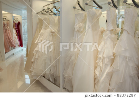 不同形狀的新美麗舞會禮服 不同形狀的新美麗舞會禮服 98372297
