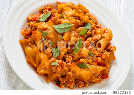 Whole wheat pasta bake with ground beef and cheese Whole wheat pasta bake with ground beef and cheese 98372526