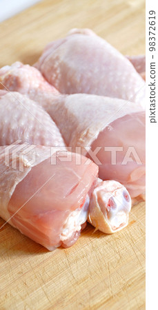 Fresh uncooked chicken meat drumsticks pieces, baget ready to cook 98372619