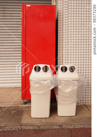 Garbage bin next to the vending machine 98373280