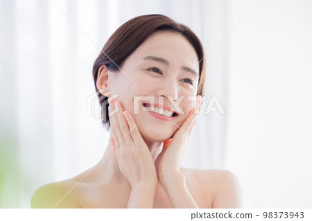 Beauty image female portrait Beauty image female portrait 98373943