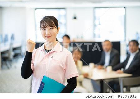 Nursing care, female, senior, care worker, nurse, caregiver, female caregiver, Japanese, care image, nursing home Nursing care, female, senior, care worker, nurse, caregiver, female caregiver, Japanese, care image, nursing home 98375932