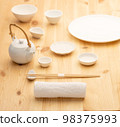 毛巾和白色餐具 98375993