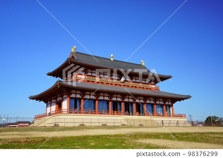 Heijo Palace Daigokuden, clear winter, looking up from the east side 98376299